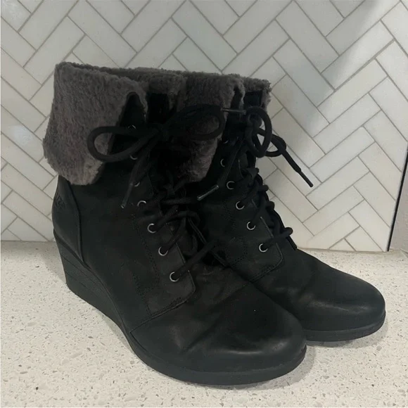 UGG Zea Wedge Boot Black Size 11 - Picture 5 of 14